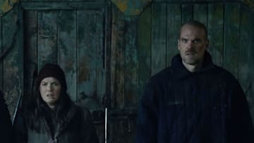 STRANGER THINGS. (L to R) Winona Ryder as Joyce Byers, and David Harbour as Jim Hopper in STRANGER THINGS. Cr. Courtesy of Netflix © 2022