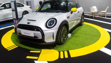BANGKOK, THAILAND - 2023/02/19: A Mini Cooper Mini Electric car seen at the Bangkok EV Expo 2023. The Bangkok EV Expo 2023 held on 16-19 February 2023 at the Queen Sirikit National Convention Center in Bangkok which will feature electric vehicles and related technology with a focus on renewable energies. (Photo by Peerapon Boonyakiat/SOPA Images/LightRocket via Getty Images)