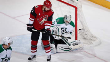 GLENDALE, AZ - FEBRUARY 18: Goaltender Antti Niemi