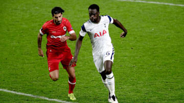 ANTWERPEN, BELGIUM - OCTOBER 29: (L-R) Lior Refaelov of Royal Antwerp FC, Davinson Sanchez of Tottenham Hotspur during the UEFA Europa League match between Royal Antwerp v Tottenham Hotspur (Photo by Angelo Blankespoor/Soccrates/Getty Images)
