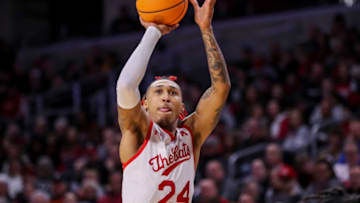 Cincinnati Bearcats guard Jeremiah Davenport takes shot against South Florida Bulls at Fifth Third Arena. USA Today.