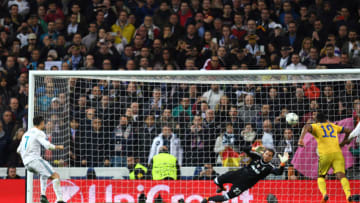 MADRID, SPAIN - APRIL 11: Cristiano Ronaldo of Real Madrid scores his sides first goal during the UEFA Champions League Quarter Final Second Leg match between Real Madrid and Juventus at Estadio Santiago Bernabeu on April 11, 2018 in Madrid, Spain. (Photo by David Ramos/Getty Images)