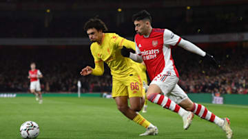 LONDON, ENGLAND - JANUARY 20: Gabriel Martinelli of Arsenal battles with Trent Alexander-Arnold of Liverpool during the Carabao Cup Semi Final Second Leg match between Arsenal and Liverpool at Emirates Stadium on January 20, 2022 in London, England. (Photo by Mike Hewitt/Getty Images)