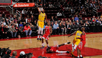 HOUSTON, TX - NOVEMBER 15: Kevin Durant #35 of the Golden State Warriors shoots the ball against the Houston Rockets on November 15, 2018 at the Toyota Center in Houston, Texas. NOTE TO USER: User expressly acknowledges and agrees that, by downloading and/or using this photograph, User is consenting to the terms and conditions of the Getty Images License Agreement. Mandatory Copyright Notice: Copyright 2018 NBAE (Photo by Bill Baptist/NBAE via Getty Images)