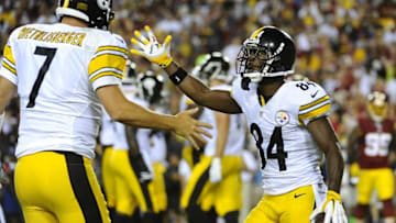 Sep 12, 2016; Landover, MD, USA; Pittsburgh Steelers wide receiver Antonio Brown (84) celebrates with Pittsburgh Steelers quarterback Ben Roethlisberger (7) after catching a touchdown against the Washington Redskins during the first half at FedEx Field. Mandatory Credit: Brad Mills-USA TODAY Sports