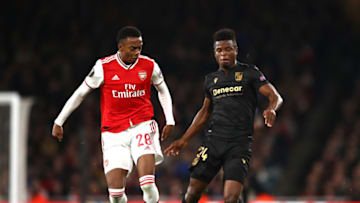 LONDON, ENGLAND - OCTOBER 24: Mikel Agu of Vitoria Guimaraes battles for possession with Joe Willock of Arsenal during the UEFA Europa League group F match between Arsenal FC and Vitoria Guimaraes at Emirates Stadium on October 24, 2019 in London, United Kingdom. (Photo by Bryn Lennon/Getty Images)