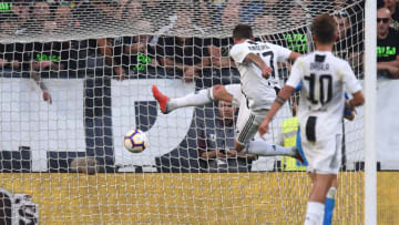 TURIN, ITALY - SEPTEMBER 29: Mario Mandzukic of Juventus scores the goal of 1-1 during the Serie A match between Juventus and SSC Napoli at Allianz Stadium on September 29, 2018 in Turin, Italy. (Photo by Tullio Puglia - Juventus/Juventus FC via Getty Images)