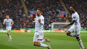 LEICESTER, ENGLAND - OCTOBER 06: Gylfi Sigurdsson of Everton celebrates after scoring his team's second goal during the Premier League match between Leicester City and Everton FC at The King Power Stadium on October 6, 2018 in Leicester, United Kingdom. (Photo by Shaun Botterill/Getty Images)