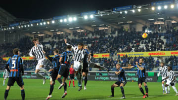 BERGAMO, ITALY - FEBRUARY 13: Danilo of Juventus heads home a late equaliser during the Serie A match between Atalanta BC and Juventus at Gewiss Stadium on February 13, 2022 in Bergamo, Italy. (Photo by Jonathan Moscrop/Getty Images)