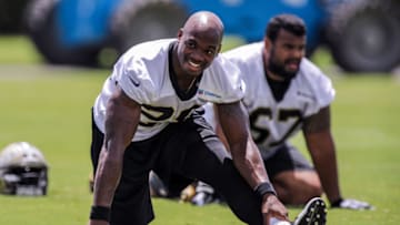 METAIRIE, LA - JUNE 15: New Orleans Saints running back Adrian Peterson (28) looks on in drills during team minicamp on June 15, 2017 at New Orleans Saints Training Facility in Metairie, LA (Photo by Stephen Lew/Icon Sportswire via Getty Images)