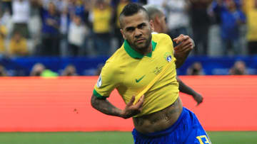 SAO PAULO, BRAZIL - JUNE 22: Dani Alves of Brazil celebrates after scoring the fourth goal of his team during the Copa America Brazil 2019 group A match between Peru and Brazil at Arena Corinthians on June 22, 2019 in Sao Paulo, Brazil. (Photo by Buda Mendes/Getty Images)