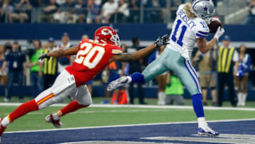 ARLINGTON, TX - NOVEMBER 05: Steven Nelson #20 of the Kansas City Chiefs defends as Cole Beasley #11 of the Dallas Cowboys pulls in a pass for a touchdown in the first quarter of a football game at AT&T Stadium on November 5, 2017 in Arlington, Texas. (Photo by Ron Jenkins/Getty Images)