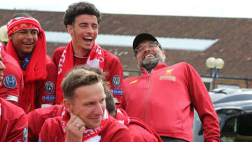 LIVERPOOL, ENGLAND - JUNE 02: Liverpool's Curtis Jones (C) and Jurgen Klopp (R) on board a parade bus after winning the UEFA Champions League final against Tottenham Hotspur in Madrid on June 2, 2019 in Liverpool, England. (Photo by Nigel Roddis/Getty Images)