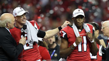 ATLANTA, GA - JANUARY 22: TV personality Terry Bradshaw speaks to Matt Ryan #2 and Julio Jones #11 of the Atlanta Falcons after defeating the Green Bay Packers in the NFC Championship Game at the Georgia Dome on January 22, 2017 in Atlanta, Georgia. The Falcons defeated the Packers 44-21. (Photo by Rob Carr/Getty Images)