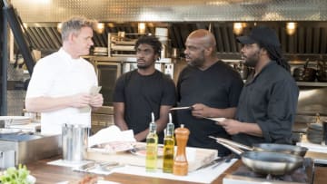 GORDON RAMSAY’S 24 HOURS TO HELL AND BACK: Gordon Ramsay (L) with the restaurant staff in the “Southern Kitchen” episode of GORDON RAMSAY’S 24 HOURS TO HELL AND BACK airing Tuesday, Feb. 11 (9:00-10:00 PM ET/PT) on FOX. © 2020 FOX MEDIA LLC. CR: Jeff Neira / FOX.