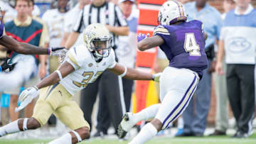 ATLANTA, GA - SEPTEMBER 1: Defensive back Jaytlin Askew #33 of the Georgia Tech Yellow Jackets looks to tackle running back P.J. Simmons #4 of the Alcorn State Braves at Bobby Dodd Stadium on September 1, 2018 in Atlanta, Georgia. (Photo by Michael Chang/Getty Images)