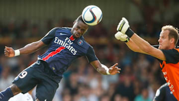 VIENNA, AUSTRIA - JULY 12: Serge Aurier of Paris Saint-Germain (L) competes for the ball in the air with Goalkeeper David Kraft of Wiener Sportklub during the Friendly Match between Wiener Sportklub and Paris Saint-Germain at Sportclub Platz on July 12, 2015 in Vienna, Austria. (Photo by Christian Hofer/Getty Images)