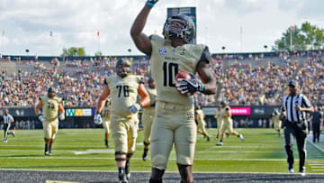 NASHVILLE, TN - SEPTEMBER 09: Trent Sherfield #10 of the Vanderbilt Commodores points to the sky in celebration after scoring a touchdown against the Alabama A&M Bulldogs during the first half at Vanderbilt Stadium on September 9, 2017 in Nashville, Tennessee. (Photo by Frederick Breedon/Getty Images)
