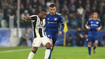 TURIN, ITALY - NOVEMBER 02: Patrice Evra (L) of Juventus in action against Rachid Ghezzal of Olympique Lyonnais during the UEFA Champions League Group H match between Juventus and Olympique Lyonnais at Juventus Stadium on November 2, 2016 in Turin, Italy. (Photo by Valerio Pennicino/Getty Images)