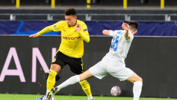 DORTMUND, GERMANY - OCTOBER 28: (BILD ZEITUNG OUT) Jadon Sancho of Borussia Dortmund and Vyacheslav Karavaev of Zenit St. Petersburg battle for the ball during the UEFA Champions League Group F stage match between Borussia Dortmund and Zenit St. Petersburg at Signal Iduna Park on October 28, 2020 in Dortmund, Germany. (Photo by Alex Gottschalk/DeFodi Images via Getty Images)
