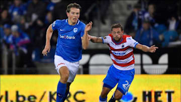 GENK, BELGIUM - NOVEMBER 03: Sander Berge and Mats Rits fight for the ball during the Jupiler Pro League match between KRC Genk and Club Brugge at Cristal Arena on November 3, 2018 in Genk, Belgium. (Photo by Johan Eyckens/Isosport/MB Media/Getty Images)