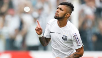 SANTOS, BRAZIL - SEPTEMBER 27: Gabriel of Santos celebrates their second goal during the match between Santos and Internacional for the Brazilian Series A 2015 at Vila Belmiro stadium on September 27, 2015 in Santos, Brazil. (Photo by Alexandre Schneider/Getty Images)