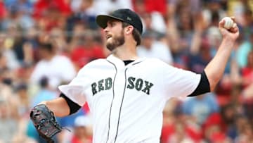BOSTON, MA - MAY 26: Drew Pomeranz #31 of the Boston Red Sox pitches in the third inning of a game against the Atlanta Braves at Fenway Park on May 26, 2018 in Boston, Massachusetts. (Photo by Adam Glanzman/Getty Images)