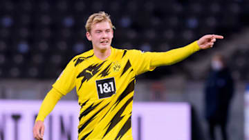 BERLIN, GERMANY - NOVEMBER 21: (BILD ZEITUNG OUT) Julian Brandt of Borussia Dortmund gestures during the Bundesliga match between Hertha BSC and Borussia Dortmund at Olympiastadion on November 21, 2020 in Berlin, Germany. (Photo by Mario Hommes/DeFodi Images via Getty Images)