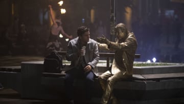 Oscar Isaac as Marc Spector/Steven Grant and Shaun Scott as Crawley in Marvel Studios' MOON KNIGHT, exclusively on Disney+. Photo by Gabor Kotschy. ©Marvel Studios 2022. All Rights Reserved.