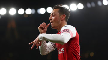 LONDON, ENGLAND - OCTOBER 22: Mesut Ozil of Arsenal celebrates after he scores his sides first goal during the Premier League match between Arsenal FC and Leicester City at Emirates Stadium on October 22, 2018 in London, United Kingdom. (Photo by Clive Rose/Getty Images)