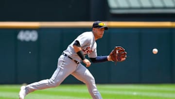 CHICAGO, IL - JUNE 16: Detroit Tigers shortstop Jose Iglesias (1) fields the ground ball against the Chicago White Sox on June 16, 2018 at at Guaranteed Rate Field in Chicago, Illinois. (Photo by Quinn Harris/Icon Sportswire via Getty Images)