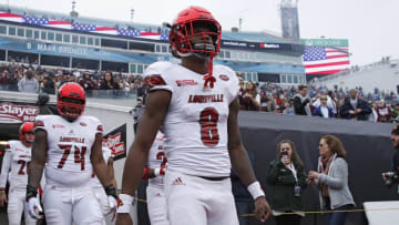JACKSONVILLE, FL - DECEMBER 30: Lamar Jackson #8 of the Louisville Cardinals takes the field prior to the TaxSlayer Bowl against the Mississippi State Bulldogs at EverBank Field on December 30, 2017 in Jacksonville, Florida. (Photo by Joe Robbins/Getty Images)