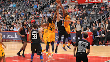 LOS ANGELES, CA - NOVEMBER 30: Austin Rivers #25 of the LA Clippers drives to the basket against the Utah Jazz on November 30, 2017 at STAPLES Center in Los Angeles, California. NOTE TO USER: User expressly acknowledges and agrees that, by downloading and/or using this Photograph, user is consenting to the terms and conditions of the Getty Images License Agreement. Mandatory Copyright Notice: Copyright 2017 NBAE (Photo by Andrew D. Bernstein/NBAE via Getty Images)