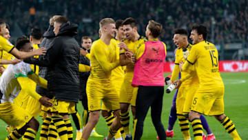 MOENCHENGLADBACH, GERMANY - MARCH 07: (BILD ZEITUNG OUT) . the player's of Borussia Dortmund celebrate after winning during the Bundesliga match between Borussia Moenchengladbach and Borussia Dortmund at Borussia-Park on March 7, 2020 in Moenchengladbach, Germany. (Photo by Alex Gottschalk/DeFodi Images via Getty Images)