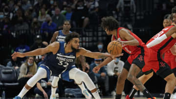 Minnesota Timberwolves center Karl-Anthony Towns defends Houston Rockets guard Jalen Green. Mandatory Credit: Nick Wosika-USA TODAY Sports