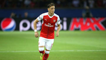 PARIS, FRANCE - SEPTEMBER 13: Mesut Oezil of Arsenal in action during the UEFA Champions League group phase match between Paris Saint-Germain and Arsenal FC at Parc des Princes on September 13, 2016 in Paris, France. (Photo by Jean Catuffe/Getty Images)
