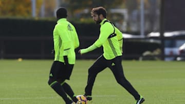 COBHAM, ENGLAND - NOVEMBER 04: Cesc Fabregas of Chelsea during a training session at Chelsea Training Ground on November 4, 2016 in Cobham, England. (Photo by Darren Walsh/Chelsea FC via Getty Images)