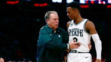 NEW YORK, NY - FEBRUARY 04: Head coach Tom Izzo of the Michigan State Spartans talks with Tyson Walker #2 during the first half of a game against the Rutgers Scarlet Knights at Madison Square Garden on February 4, 2023 in New York, New York. Rutgers defeated Michigan State 61-55. (Photo by Rich Schultz/Getty Images)