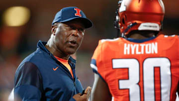 CHAMPAIGN, IL - SEPTEMBER 29: Head coach Lovie Smith of the Illinois Fighting Illini talks to Julian Hylton