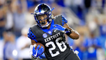 LEXINGTON, KY - SEPTEMBER 29: Benny Snell Jr #26 of the Kentucky Wildcats runs for a touchdownl against the South Carolina Gamecocks at Commonwealth Stadium on September 29, 2018 in Lexington, Kentucky. (Photo by Andy Lyons/Getty Images)