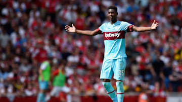 LONDON, ENGLAND - AUGUST 09: Reece Oxford of West Ham in action during the Barclays Premier League match between Arsenal and West Ham United at Emirates Stadium on August 9, 2015 in London, England. (Photo by Mike Hewitt/Getty Images)