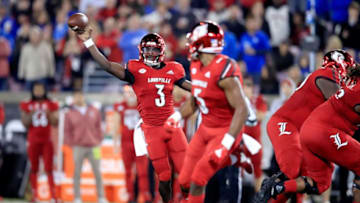 LOUISVILLE, KY - NOVEMBER 24: Malik Cunningham #3 of the Louisville Cardinals throws a pass against the Kentucky Wildcats on November 24, 2018 in Louisville, Kentucky. (Photo by Andy Lyons/Getty Images)