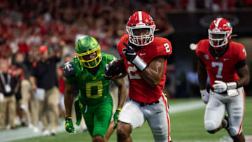 ATLANTA, GA - SEPTEMBER 3: Kendall Milton #2 of the Georgia Bulldogs runs with the ball during a game between Oregon Ducks and Georgia Bulldogs at Mercedes-Benz Stadium on September 3, 2022 in Atlanta, Georgia. (Photo by Steve Limentani/ISI Photos/Getty Images)