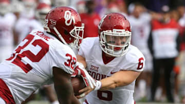 Oct 17, 2015; Manhattan, KS, USA; Oklahoma Sooners quarterback Baker Mayfield (6) fakes a handoff to running back Samaje Perine (32) early in a game against the Kansas State Wildcats at Bill Snyder Family Football Stadium. Mandatory Credit: Scott Sewell-USA TODAY Sports