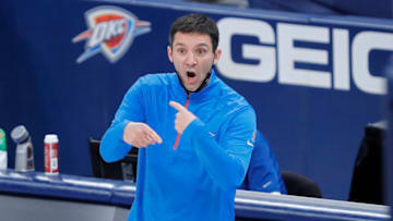 OKC Thunder head coach Mark Daigneault gestures to his team on a play against the Clippers: Alonzo Adams-USA TODAY Sports