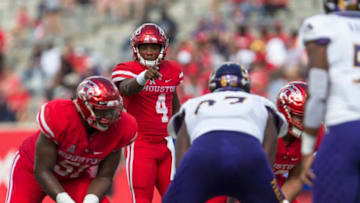 HOUSTON, TX - NOVEMBER 04: D'Eriq King #4 of the Houston Cougars points at the line of scrimmage in the first quarter against the East Carolina Pirates at TDECU Stadium on November 4, 2017 in Houston, Texas. (Photo by Tim Warner/Getty Images)