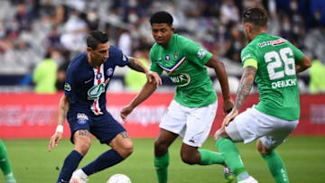 Paris Saint-Germain's Angel Di Maria (L), Saint-Etienne's Wesley Fofana (C) (Photo by FRANCK FIFE/AFP via Getty Images)