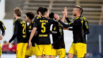 LA LINEA, SPAIN - JANUARY 06: Alexander Isak of Borussia Dortmund celebrates scoring the opening goal with his team mates during the friendly match between Borussia Dortmund and Fortuna Duesseldorf as part of the training camp at the Estadio Municipal De La Linea on January 06, 2018 in La Linea, Spain. (Photo by Alexandre Simoes/Borussia Dortmund/Getty Images)