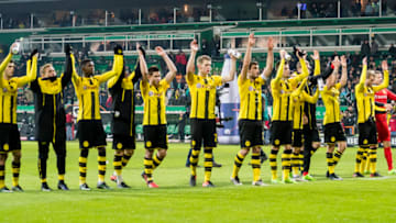 BREMEN, GERMANY - JANUARY 21: The team of Borussia Dortmund celebrates the win after the final whistle during the Bundesliga match between Werder Bremen and Borussia Dortmund at the Weserstadion on January 21, 2017 in Bremen, Germany. (Photo by Alexandre Simoes/Borussia Dortmund/Getty Images)