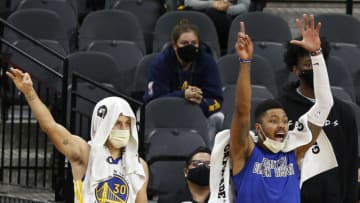 SAN ANTONIO, TX - FEBRUARY 09: Stephen Curry #30 and Kent Bazemore #26 of the Golden State Warriors celebrate after a basket against the San Antonio Spurs in the second half at AT&T Center on February 9, 2021 in San Antonio, Texas. NOTE TO USER: User expressly acknowledges and agrees that , by downloading and or using this photograph, User is consenting to the terms and conditions of the Getty Images License Agreement. (Photo by Ronald Cortes/Getty Images)